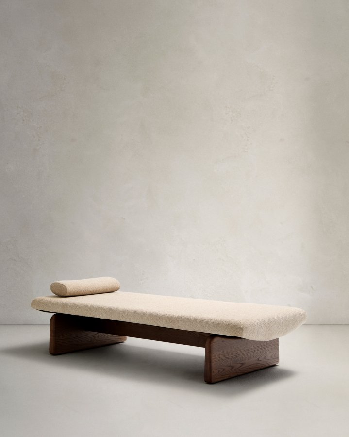 KAVE HOME Topaz divan, m. pute - beige chenille og valntt finish asketre (200x80)