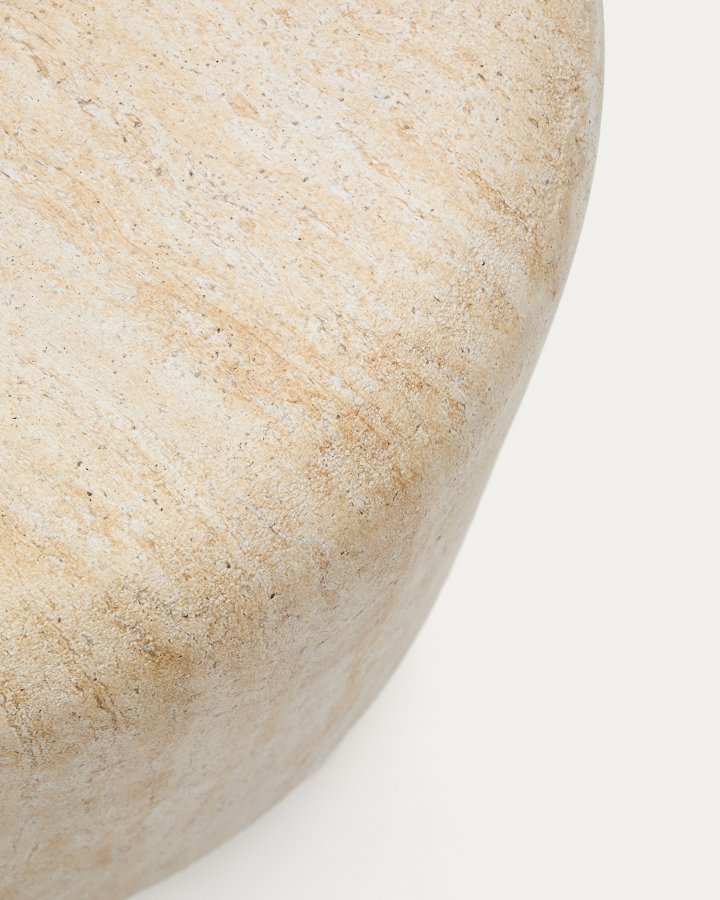 KAVE HOME Drasi sement sidebord med travertin-effekt 60 cm