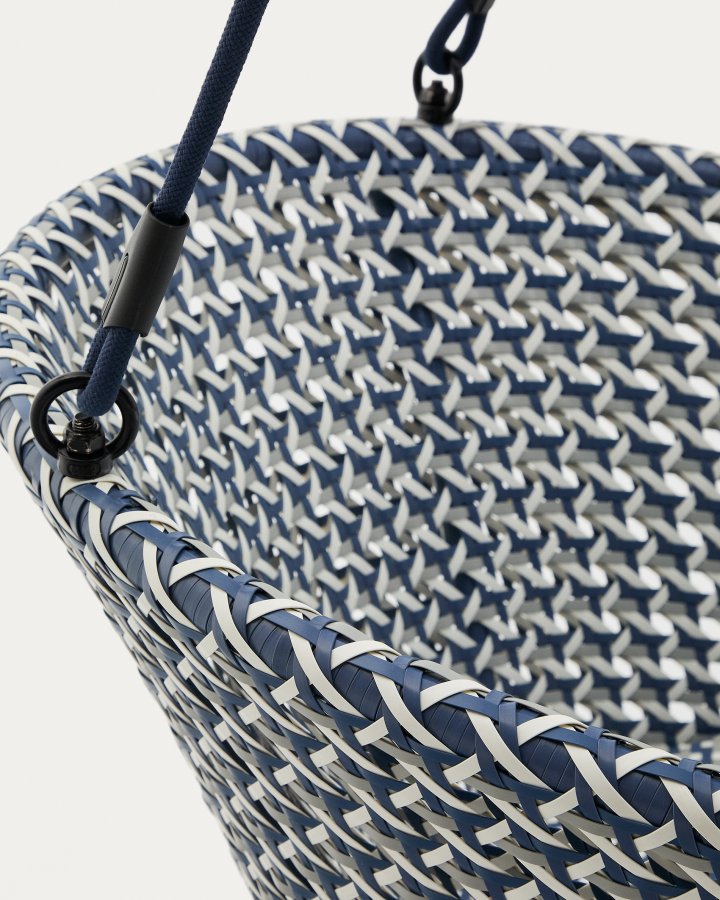 KAVE HOME Saliga bl hengende lenestol med aluminiumsbase og syntetisk rotting