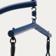 KAVE HOME Saliga bl hengende lenestol med aluminiumsbase og syntetisk rotting