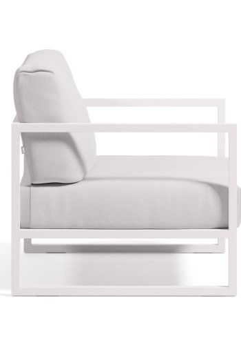 KAVE HOME Comova utendrs lenestol, med armlener - hvitt stoff og hvit aluminium