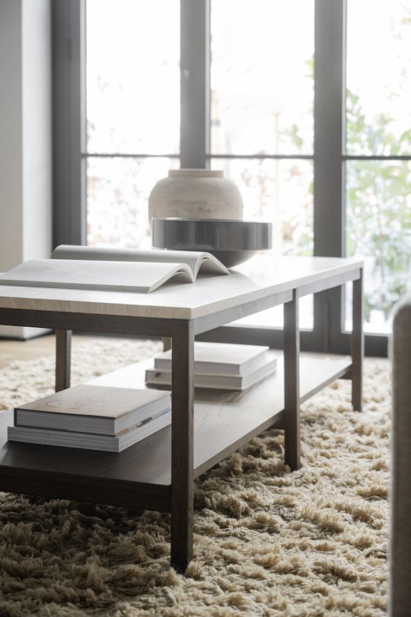 ROWICO Orwel sofabord, m. hylde - beige travertin og brun eg (140x60)