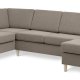 Pannesett 4 U OE venstre sofa med sjeselong - antilope beige polyesterstoff og naturlig tre