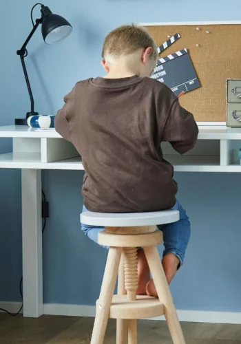 Manis-H Snurrstol med boktr�stomme - Sits: �30 cm H�jd: justerbar fr�n 50-70 cm