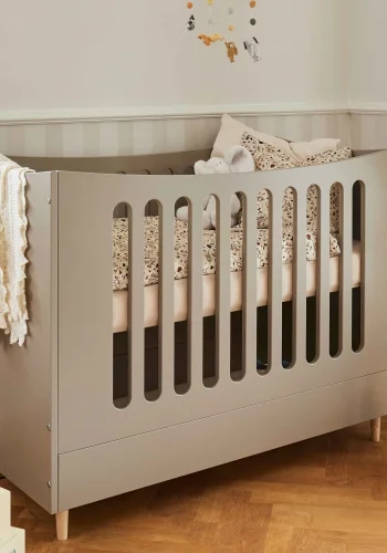 Manis-H�Babyseng�-�Madrasm�l: 60*120 cm Udvendige m�l: 64*124*93 cm