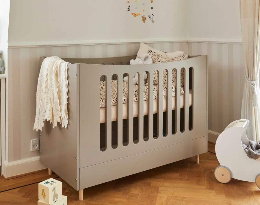 Manis-H�Babyseng�-�Madrasm�l: 60*120 cm Udvendige m�l: 64*124*93 cm