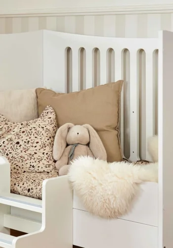 Manis-H�Babyseng�-�Madrasm�l: 60*120 cm Udvendige m�l: 64*124*93 cm