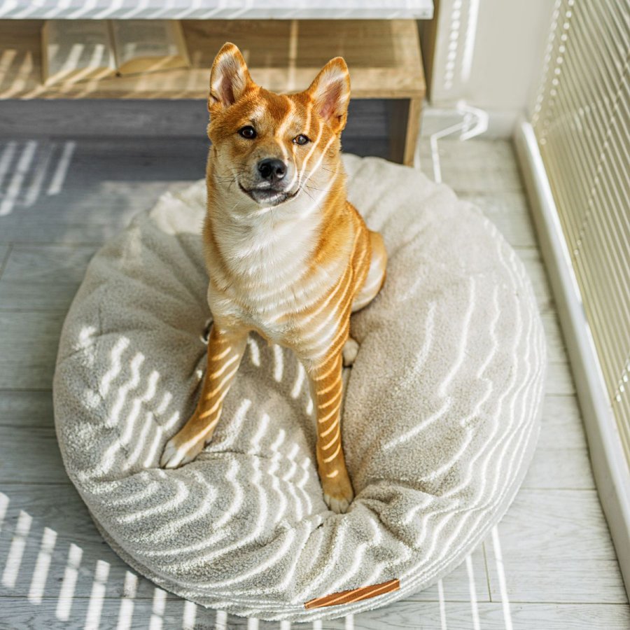 ANIMOOD Coco Pouf für Haustiere, rund – hellbeiger recycelter Bouclé-Stoff (67)