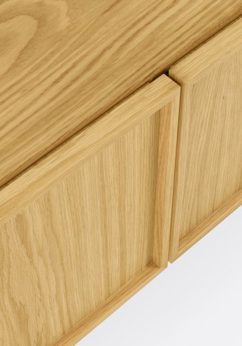 KAVE HOME Taiana TV-bord, m. 2 drer og 2 hyller - naturlig eikefiner og sort stl (112x42)