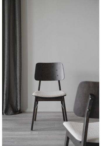 ROWICO Nagano spisebordsstol - beige stof og brun egefiner/egetr