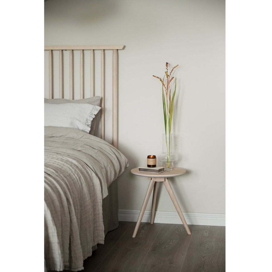 ROWICO Riggins sengegavl - hvitpigmentert eik og metall (B:194)