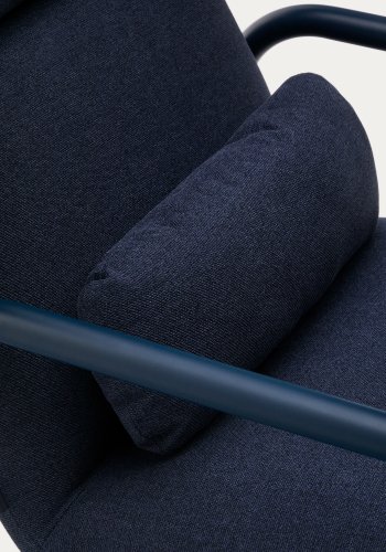 KAVE HOME Inari lenestol i bl med beige lakkert stlfinish FSC Mix Credit