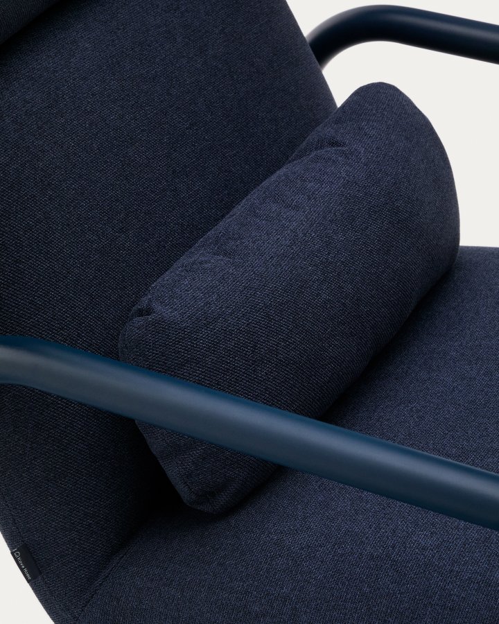 KAVE HOME Inari lenestol i bl med beige lakkert stlfinish FSC Mix Credit