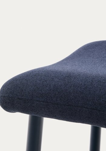 KAVE HOME Inari fotsttte i bltt og stl med blmalt overflate 60 x 50 cm FSC Mix Credit