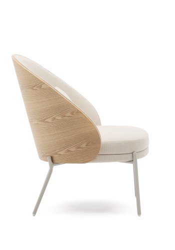 KAVE HOME Eamy lenestol i beige chenille, i askefiner i naturlig finish og beige metall
