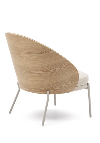 KAVE HOME Eamy lenestol i beige chenille, i askefiner i naturlig finish og beige metall