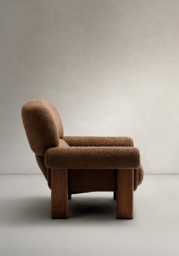 KAVE HOME Nema lenestol i taupe boucl med ben i heltre ask med valnttfinish FSC 100%