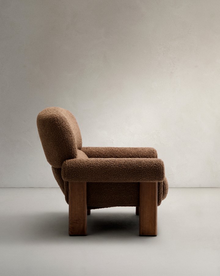 KAVE HOME Nema lenestol i taupe boucl med ben i heltre ask med valnttfinish FSC 100%