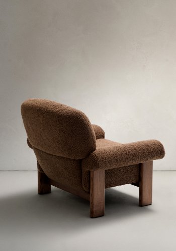 KAVE HOME Nema lenestol i taupe boucl med ben i heltre ask med valnttfinish FSC 100%