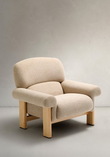 KAVE HOME Nema lenestol i beige chenille med ben i heltre ask i naturlig utfrelse FSC 100%