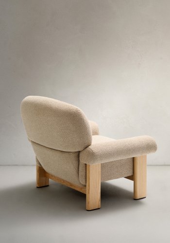 KAVE HOME Nema lenestol i beige chenille med ben i heltre ask i naturlig utfrelse FSC 100%