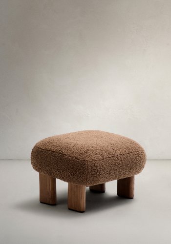 KAVE HOME Nema taupe boucl fotskammel med ben i heltre ask, valnttfinish, 65x55,4 cm, FSC 100 %