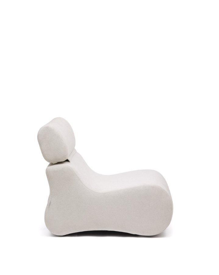 KAVE HOME Club lenestol, m. sammenleggbar hodesttte - perlefarget chenillestoff