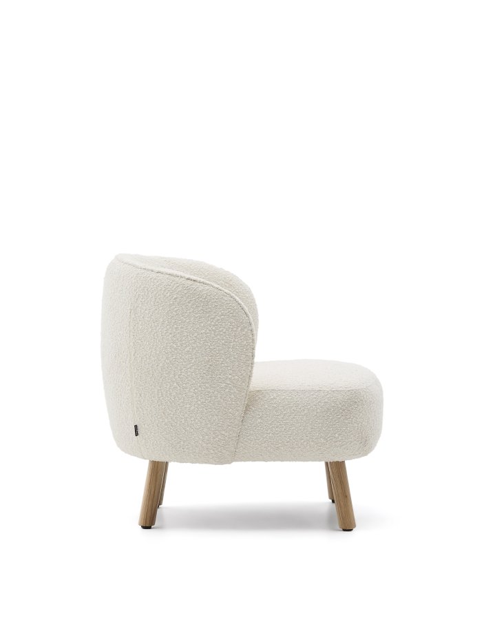 KAVE HOME Ulit lenestol - hvitt boucléstoff og naturlig bketre