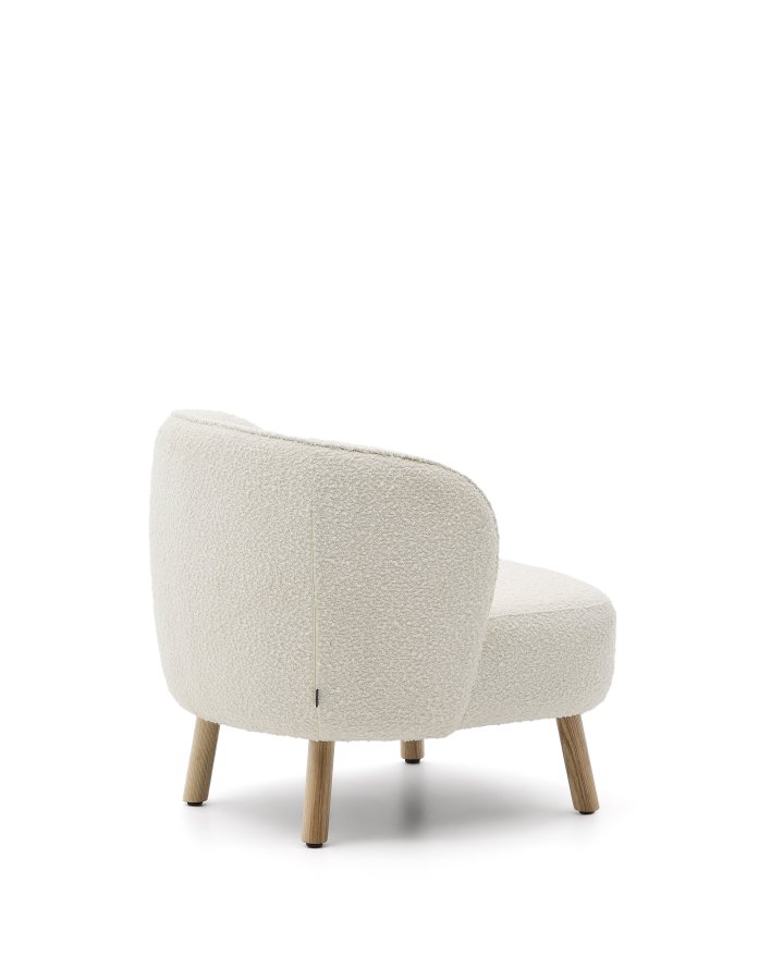 KAVE HOME Ulit lenestol - hvitt boucléstoff og naturlig bketre