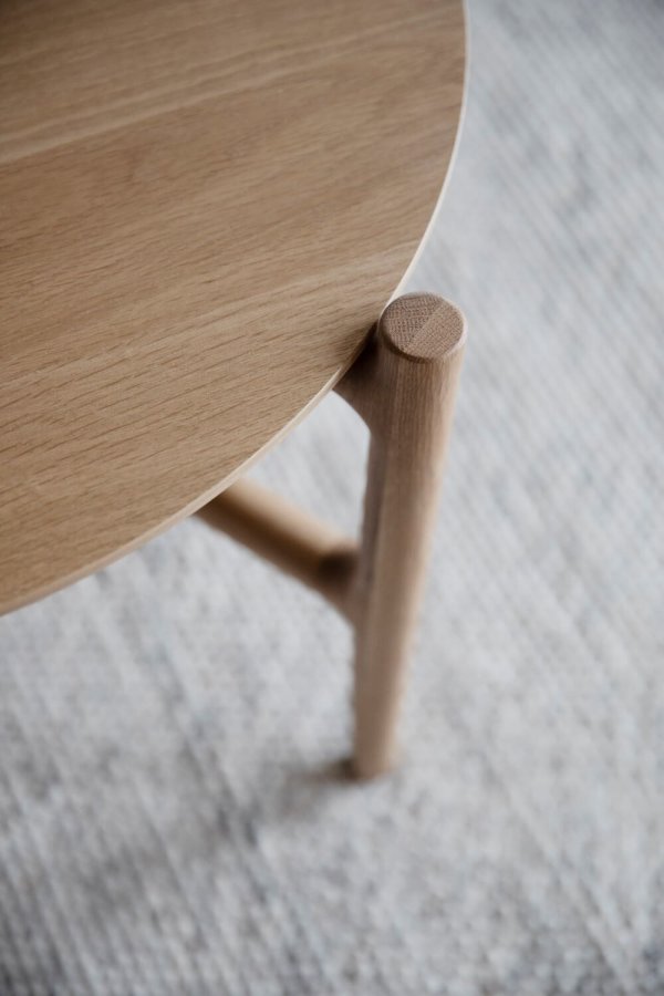 ROWICO Holton sofabord, rundt - naturlig eikefiner og eik