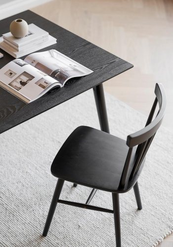 ROWICO Lotta spisebord - svart ask finer og gummitre (180x90)