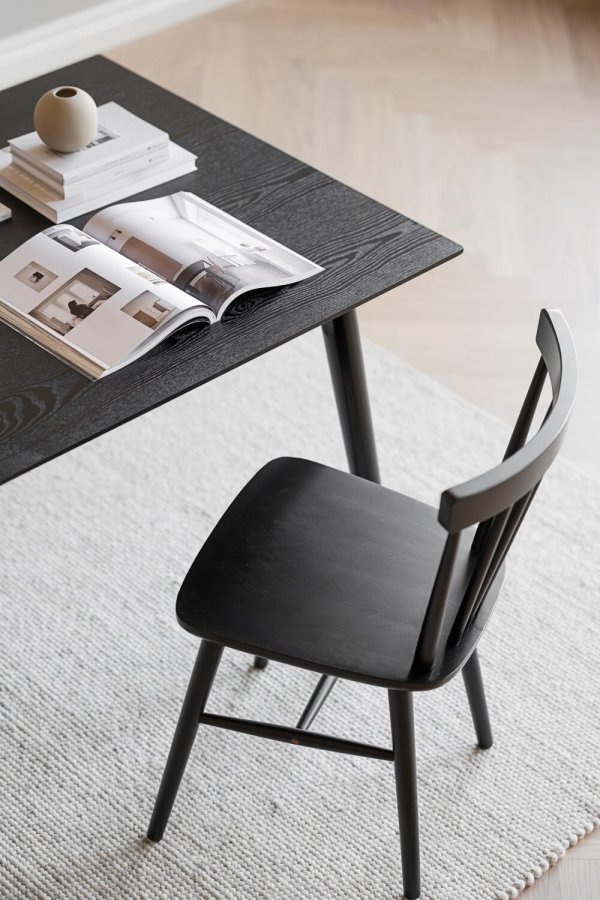 ROWICO Lotta spisebord - svart ask finer og gummitre (180x90)