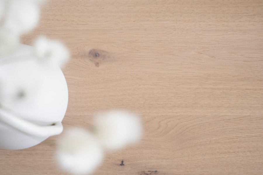 ROWICO Winnipeg spisebord, med uttrekk - hvitpigmentert eik og svart metall (200x100) 