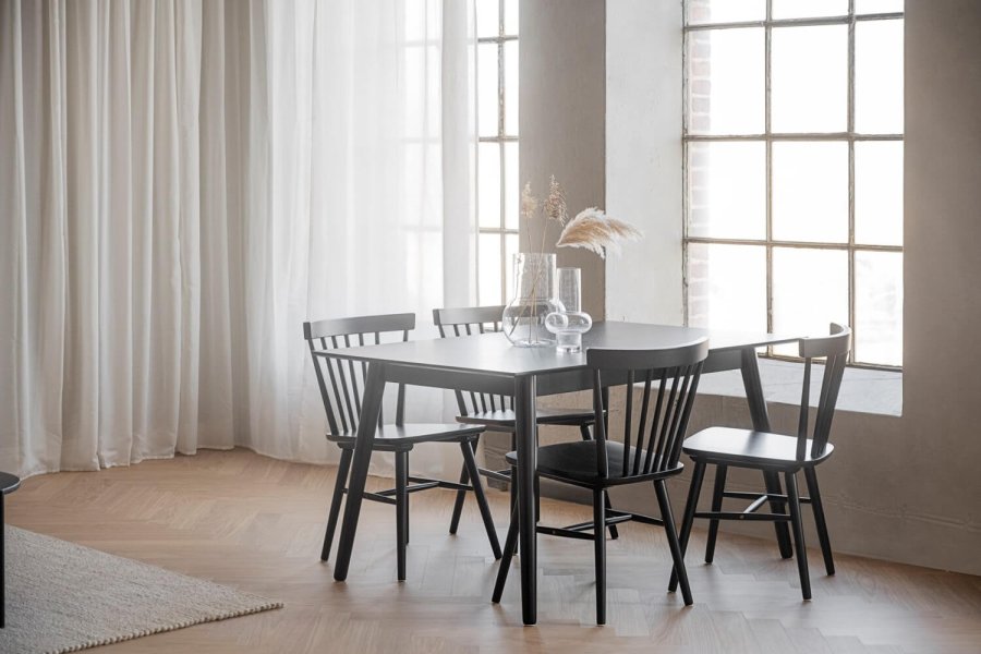 ROWICO Lotta spisebord - svart ask finer og gummitre (140x90)