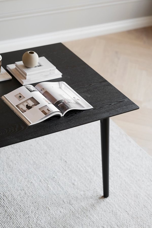 ROWICO Lotta spisebord - svart ask finer og gummitre (180x90)