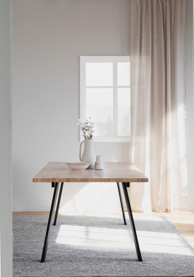 ROWICO Winnipeg spisebord, med uttrekk - hvitpigmentert eik og svart metall (200x100) 