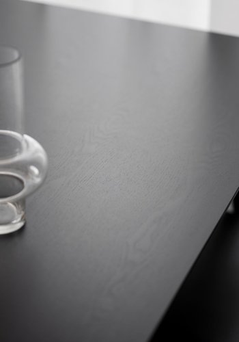 ROWICO Lotta spisebord - svart ask finer og gummitre (140x90)