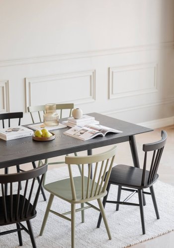 ROWICO Lotta spisebord - svart ask finer og gummitre (180x90)