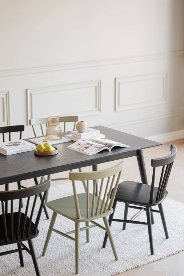 ROWICO Lotta spisebord - svart ask finer og gummitre (180x90)