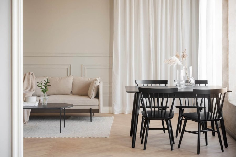 ROWICO Lotta spisebord - svart ask finer og gummitre (140x90)