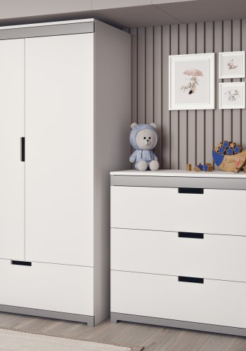 Tomi garderobe for barn, m. 2 drer, 1 hengestang og 1 skuff - hvit laminat og MDF