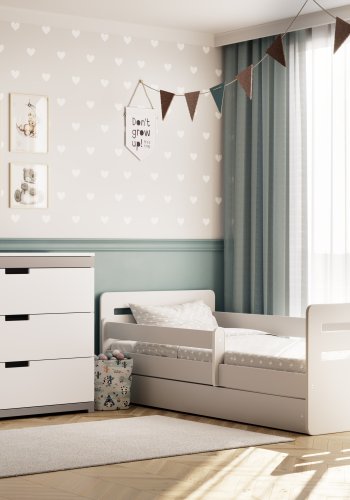 Tomi garderobe for barn, m. 2 drer, 1 hengestang og 1 skuff - hvit laminat og MDF