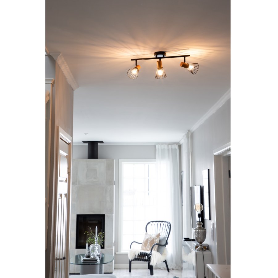 VENTURE DESIGN Atticus vegglampe - naturlig tre og svart jern