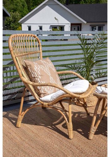 VENTURE DESIGN Ella lenestol, med fotskammel og pute - off-white stoff og naturlig bambus