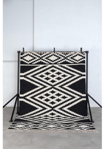 VENTURE DESIGN Indari teppe - hvit og svart ull og bomull (170x240) 