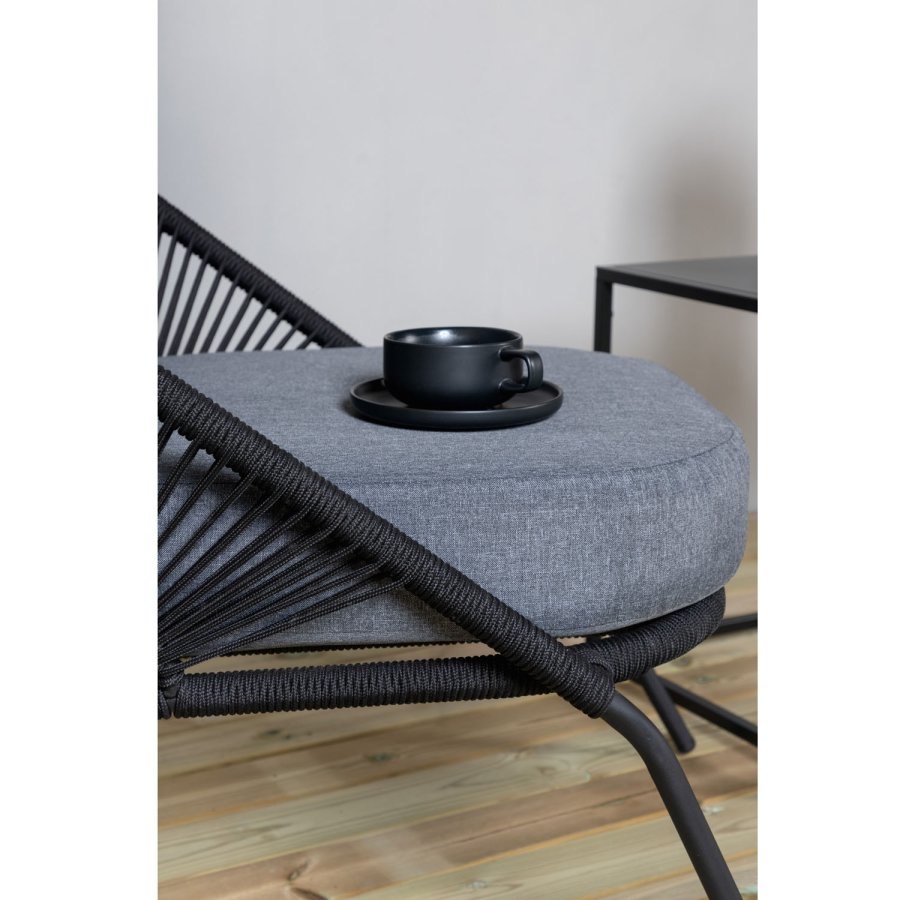 VENTURE DESIGN Lindos loungestol, med pute - svart polyestertau, aluminium og stl