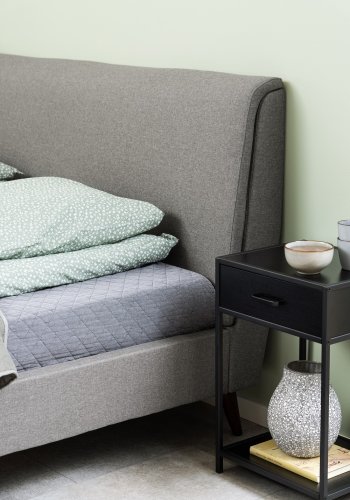 ACT NORDIC Seaford natbord, m. 1 hylde og 1 skuffe - sort melaminask og metal (42x35)