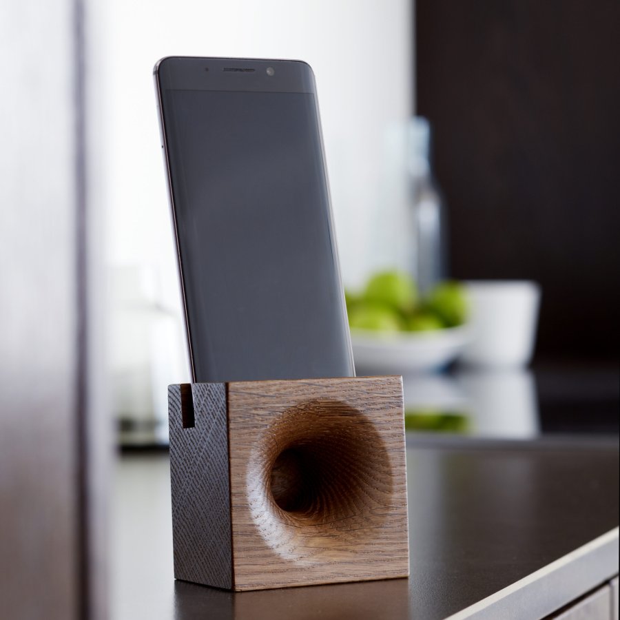 WE DO WOOD Sono Ambra Telefonhyttaler for smarttelefoner - rkt eik