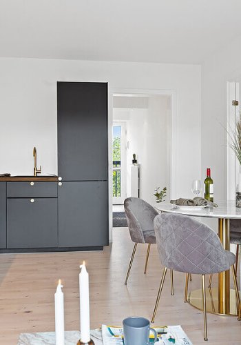 HOUSE NORDIC Geneve spisestuestol - gr/messing velur/stl 