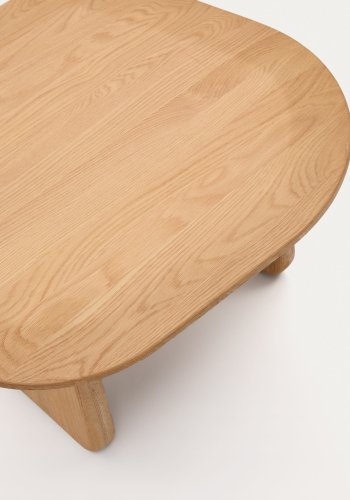 KAVE HOME Pirita sidebord laget av massiv eik i naturlig finish, 70,6 x 70 cm FSC 100%.